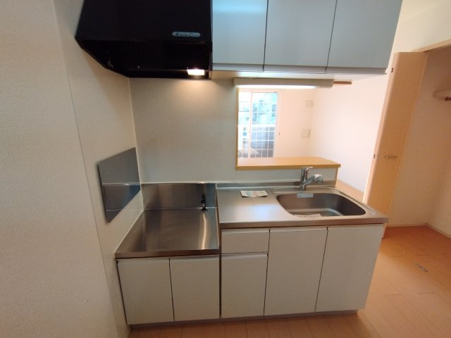 岡崎市上六名４丁目のアパートの居間・リビング