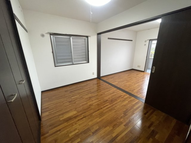 Feliz・kフェリースケイの洋室|※反転タイプの間取りとなります。