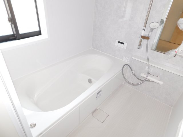 名古屋市西区野南町の新築一戸建の浴室|◇浴室◇　　広い１坪サイズ・浴室暖房乾燥機・保温浴槽・エコベンチ浴槽・スライドバーシャワー・キレイサーモフロア・オートバス・バリアフリーバス