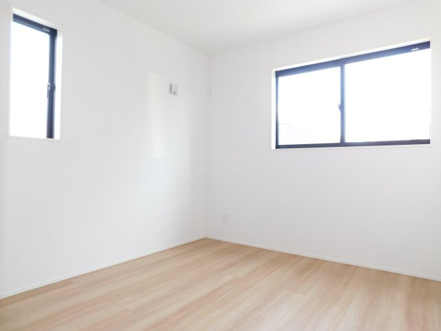 名古屋市西区野南町の新築一戸建の洋室|◇２階洋室◇　　２面採光で明るい洋室５．２５帖　全居室収納完備♪　　