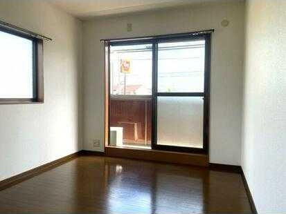 東村山市秋津町３丁目のアパートの居間・リビング