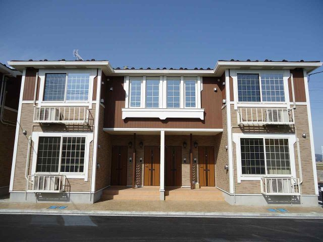 柏崎市新田畑のアパートの外観