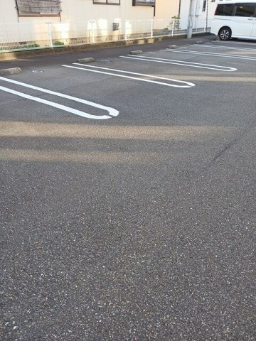 柏崎市新田畑のアパートの駐車場