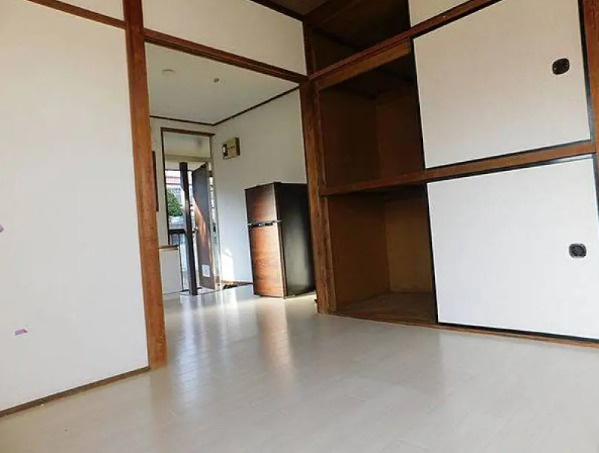 メゾングリーンヒルの居間・リビング