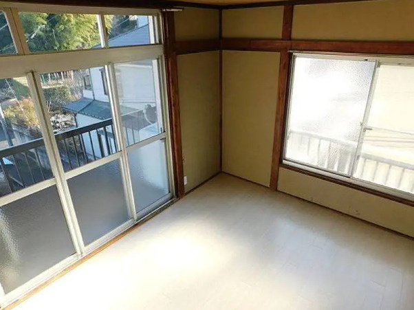 メゾングリーンヒルの居間・リビング