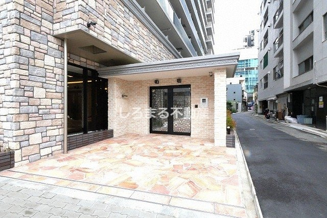 プレジオ難波のエントランス