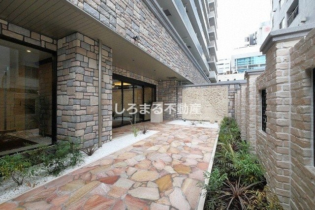 プレジオ難波のエントランス