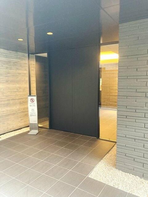 インプレストコア神楽坂のエントランス