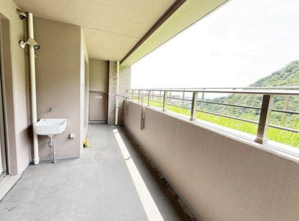 アーバンビュー芦屋山手A棟のバルコニー|スロップシンクあり