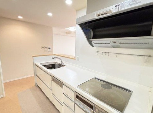 アーバンビュー芦屋山手A棟のキッチン|IHクッキングヒーター採用