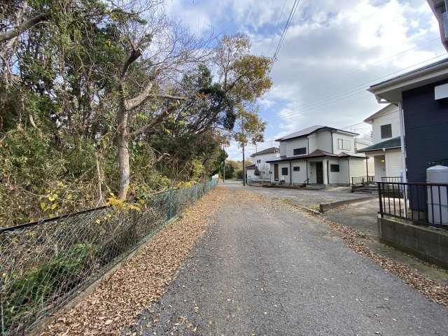 横芝光町木戸中古戸建の前面道路含む現地写真