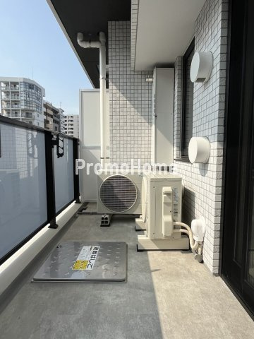 シーズンフラッツ蔵前の駐車場