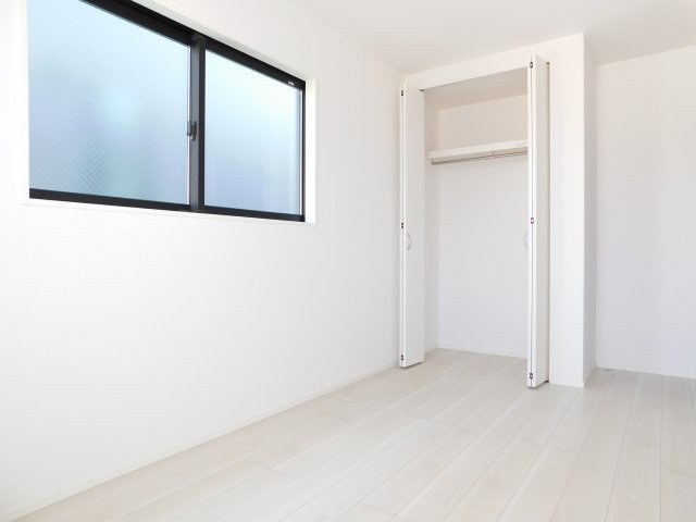 名古屋市東区大幸４丁目の新築一戸建の洋室|◇洋室◇　　明るい洋５．８帖　全居室収納完備♪