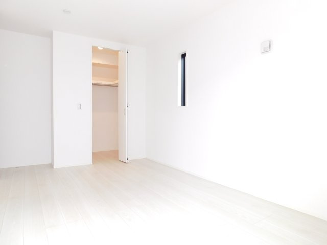 名古屋市東区大幸４丁目の新築一戸建の洋室|◇洋室◇　　南面で明るい洋室７．４帖　ウォークインクローゼット完備♪　バルコニー利用可！