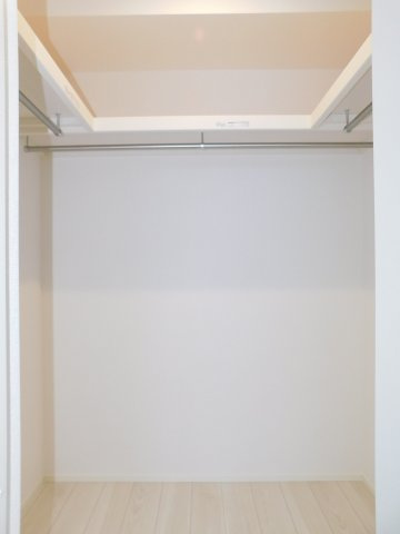 名古屋市東区大幸４丁目の新築一戸建の収納|◇ウォークインクローゼット◇　　家族の洋服や季節の荷物など大容量収納できます！