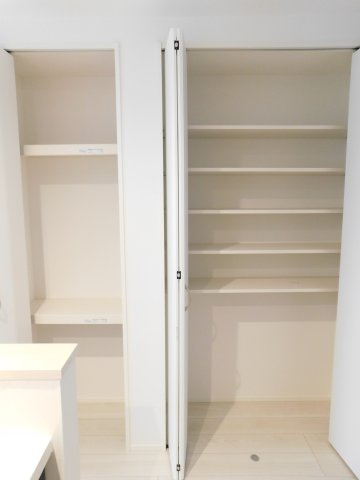名古屋市東区大幸４丁目の新築一戸建の収納|◇リビング収納◇　　キッチン横で、調味料や食器などが収納できパントリーとしても利用できます！　