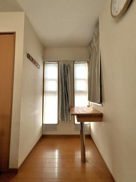 臼杵市　店舗付き住宅＋駐車場土地の内装|2階図面左側約4.5帖の洋室収納前