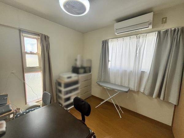 臼杵市　店舗付き住宅＋駐車場土地の内装|約4.5帖の洋室