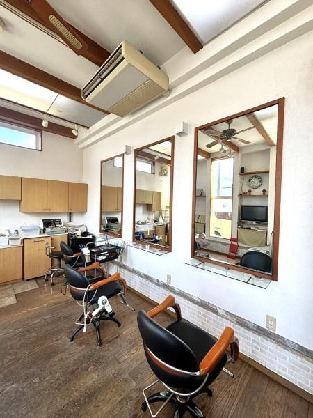 臼杵市　店舗付き住宅＋駐車場土地の内装|1階カットスペース