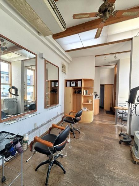 臼杵市　店舗付き住宅＋駐車場土地の内装|室内全体に木目の温かみを感じますね