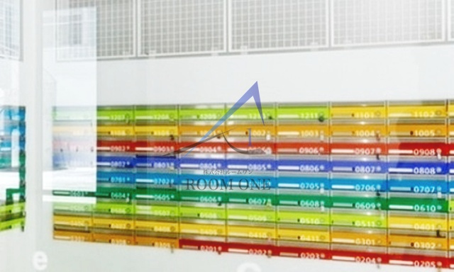 東雲キャナルコートＣＯＤＡＮ１２号棟のその他共用部分|集合ポストです。駐輪場です。