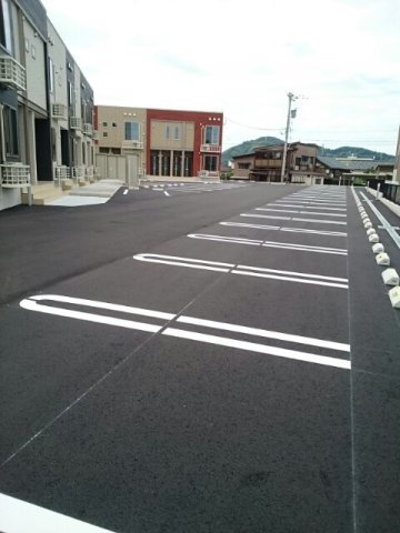 セゾン　ド　フォレⅡの駐車場