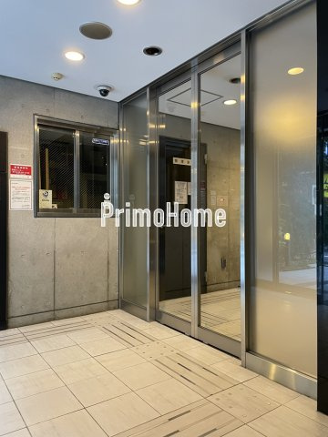 グラントゥルース神田岩本町のエントランス