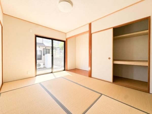 田尻南二丁目　中古の洋室|2階それぞれの個室にクローゼット付、すっきり片付きます！