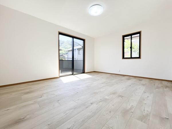 田尻南二丁目　中古の収納|季節物や日用品、かさばる荷物までまとめて収納できる、使い勝手の良い納戸スペースです。