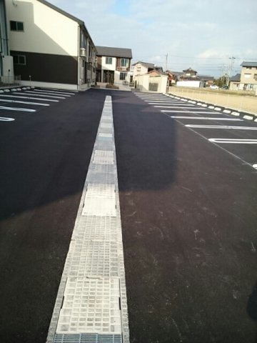 エセックス　西苑　Ⅱの駐車場