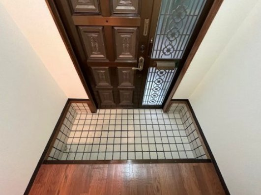 北貴望ヶ丘貸家の玄関