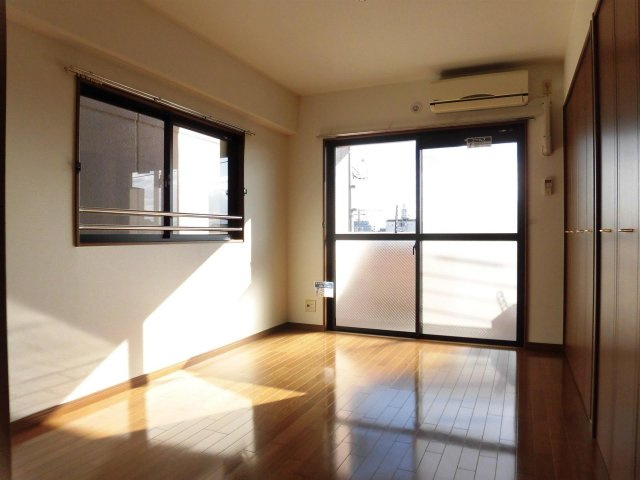 フローラルコートの洋室