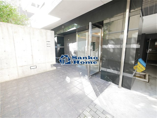 ロメック山手日暮里のエントランス