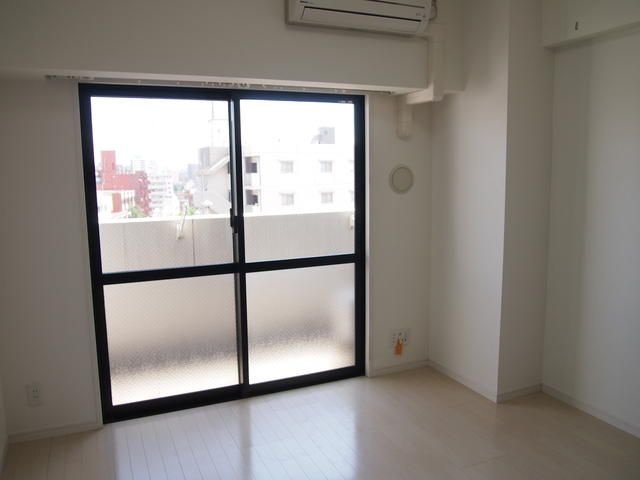 ロメック山手日暮里の居間・リビング