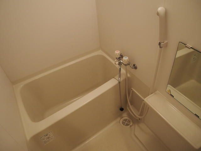 ロメック山手日暮里の浴室