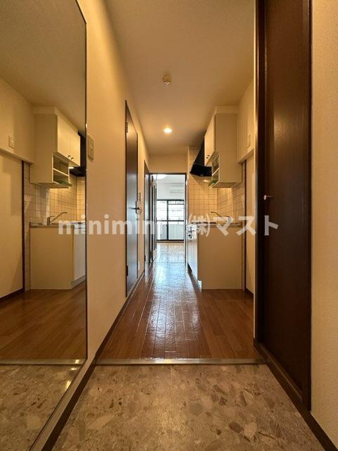 クレール谷町の玄関