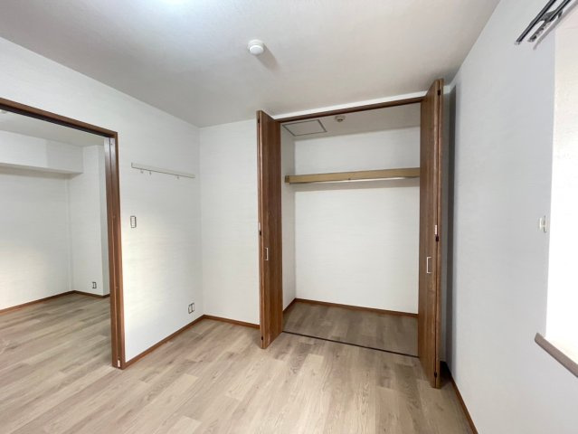 ドミール鹿島の洋室