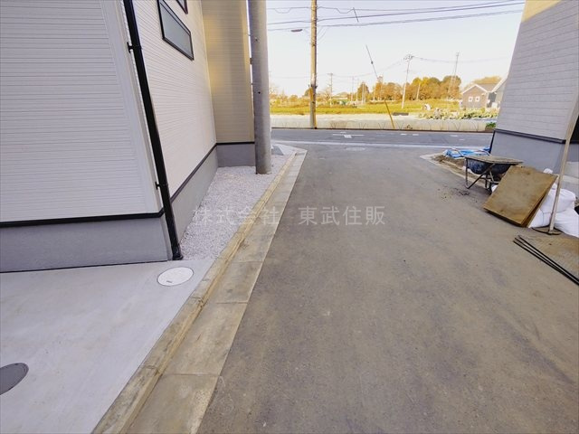 【前面道路含む現地写真】の画像