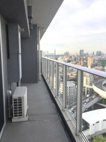 プリズムタワーのバルコニー