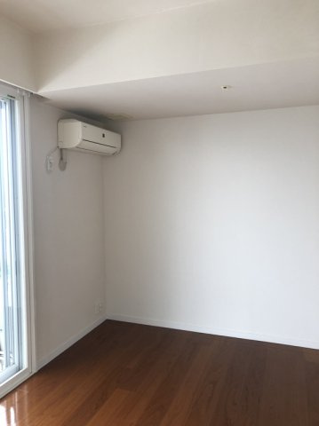 プリズムタワーの洋室