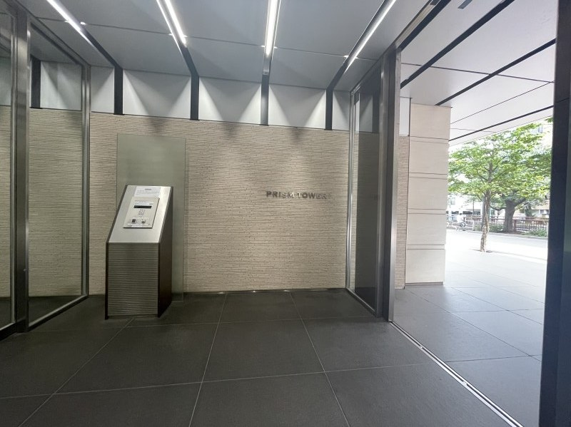 プリズムタワーのエントランス