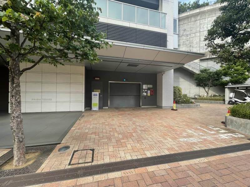 プリズムタワーの駐車場