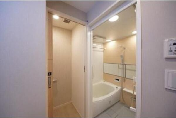 ルーエ錦の浴室