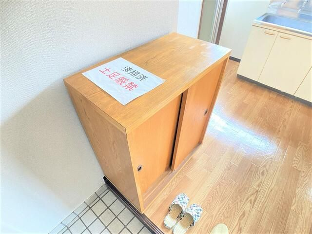 西方ハイツの玄関