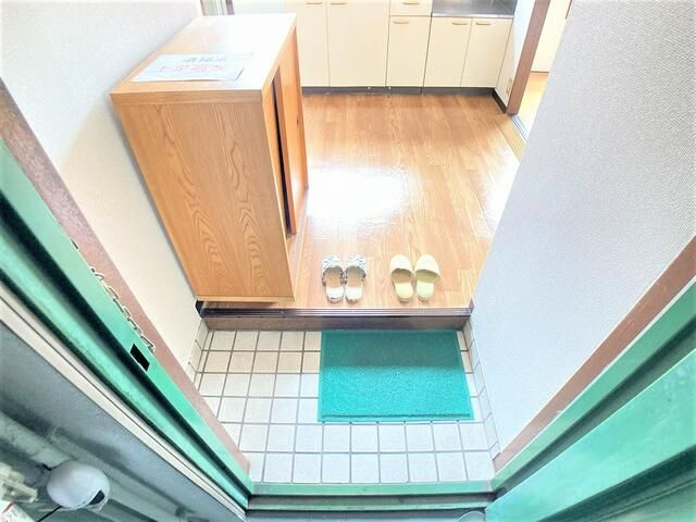 西方ハイツの玄関