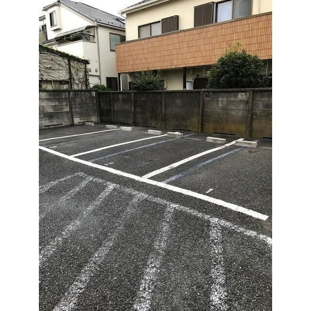 サンヒルズ赤塚の駐車場