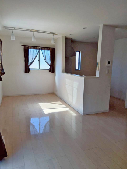 【居間・リビング】 | 三島市安久 中古住宅  EH05974 | 三島市安久　LDK