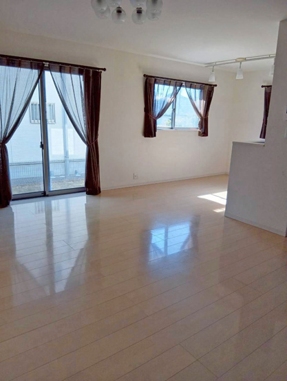 【居間・リビング】 | 三島市安久 中古住宅  EH05974 | 三島市安久　リビング・和室