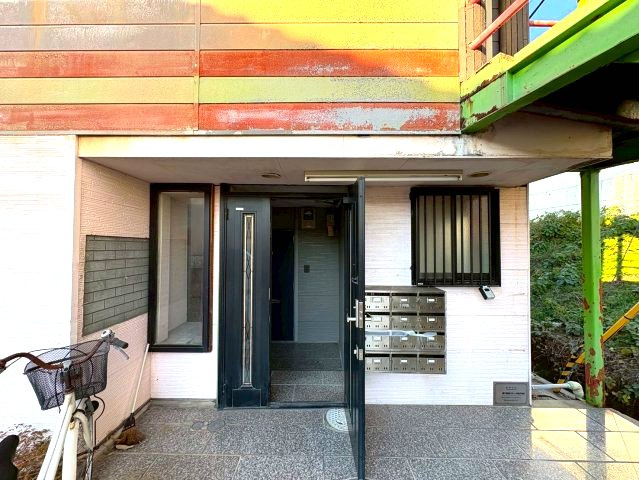 白石マンションのエントランス