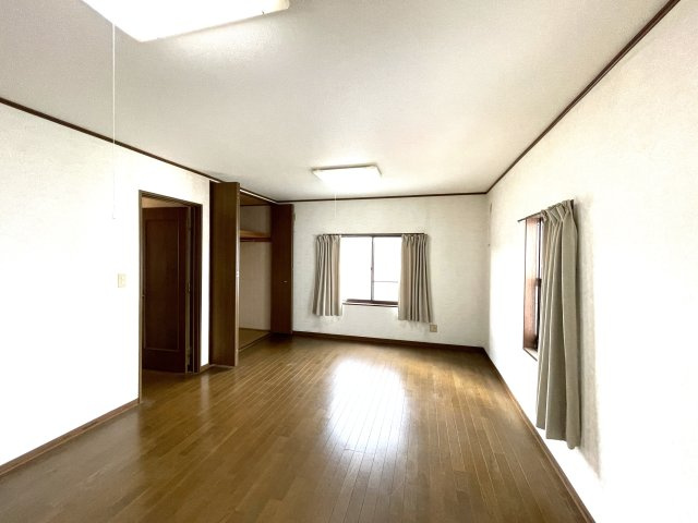 大網白里市大網店舗付き住宅の洋室
